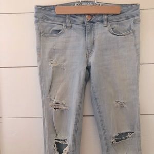 American Eagle Outfitters light wash jeans sz 4
